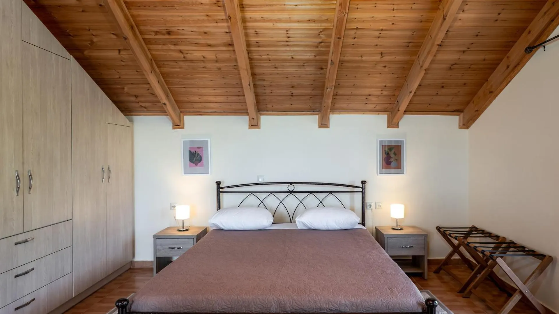Maria'S Sea View Apartments Mousata