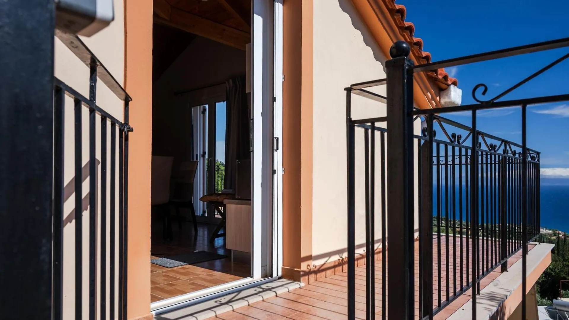 Maria'S Sea View Apartments Mousata